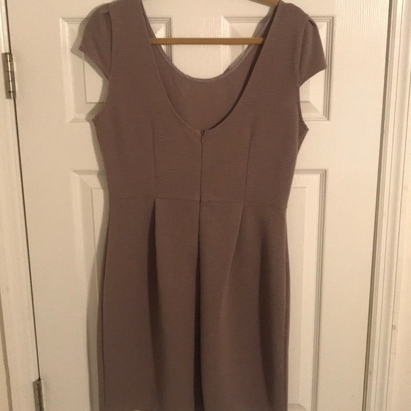 Bow Dress - Picture 3 of 4